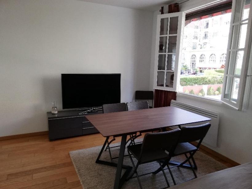 Le Royal Apartment โดวีลล์ ภายนอก รูปภาพ