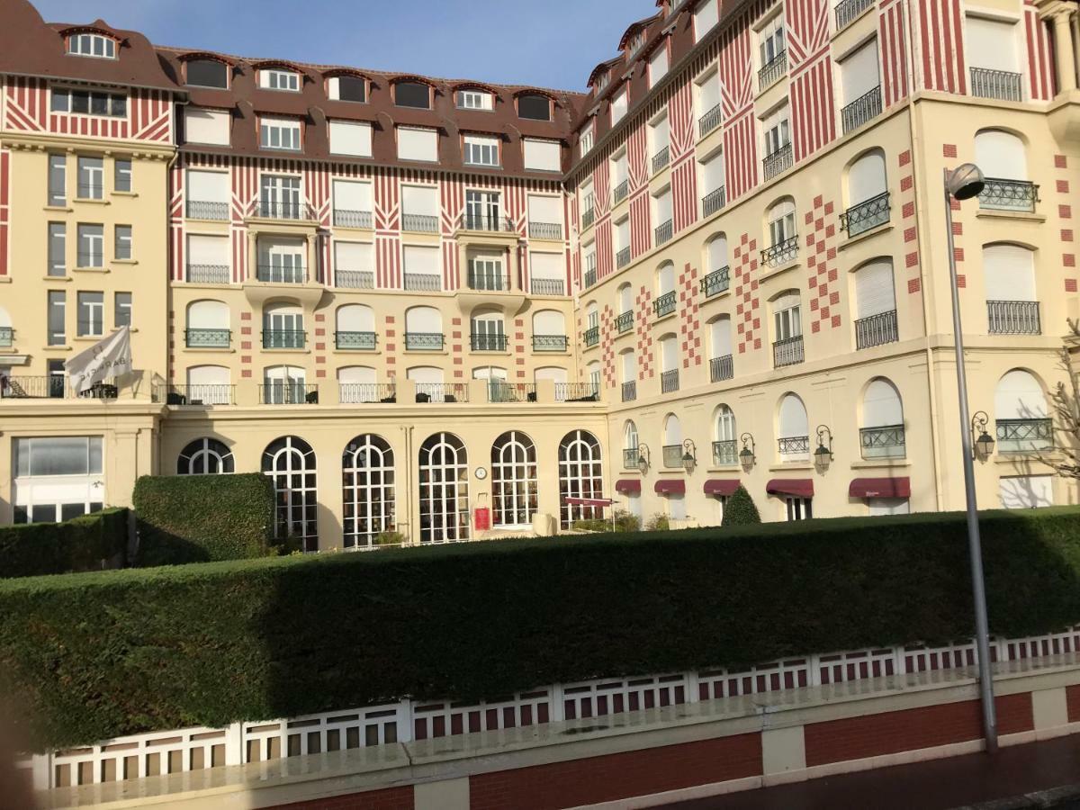Le Royal Apartment โดวีลล์ ภายนอก รูปภาพ