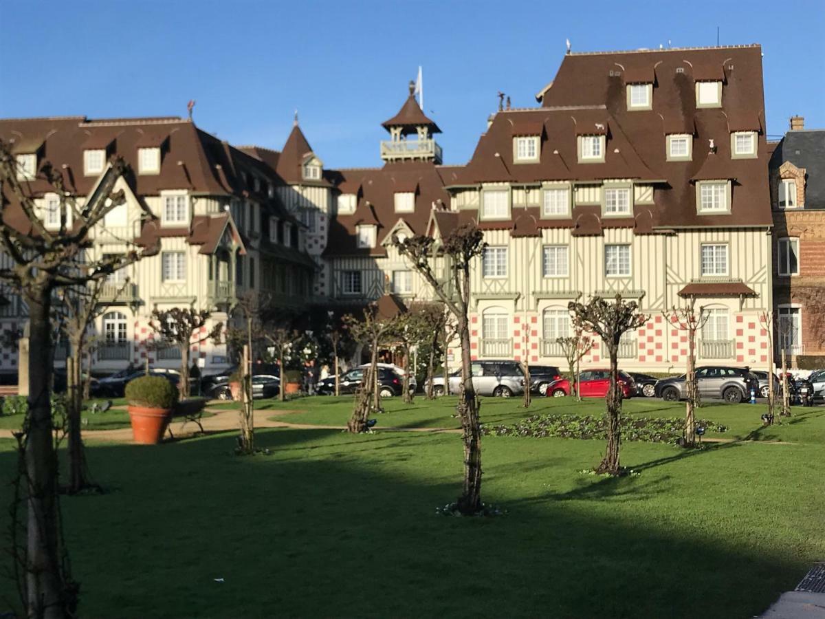 Le Royal Apartment โดวีลล์ ภายนอก รูปภาพ