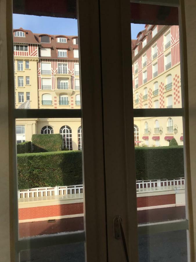 Le Royal Apartment โดวีลล์ ภายนอก รูปภาพ
